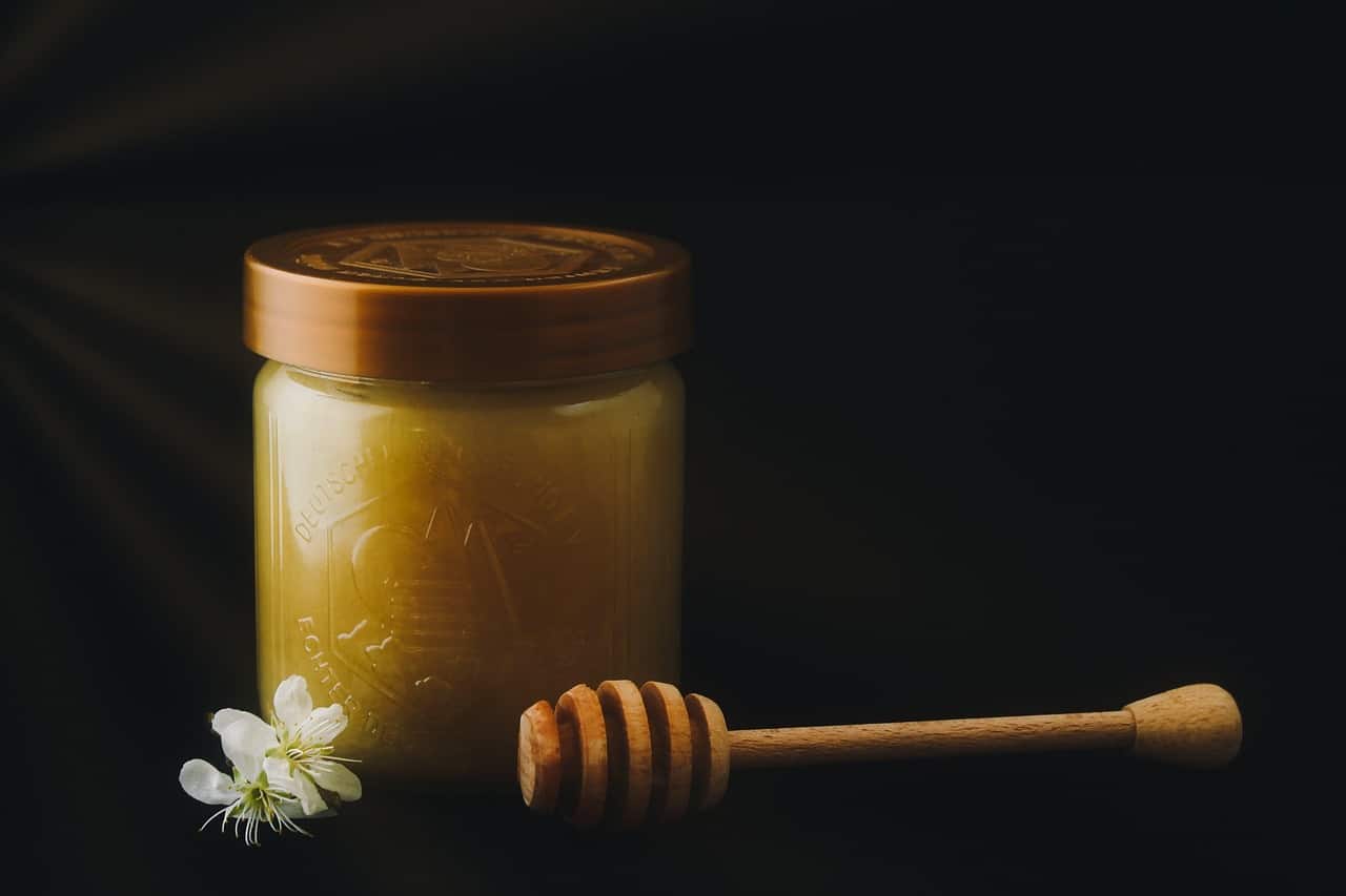 honey and sugar cups