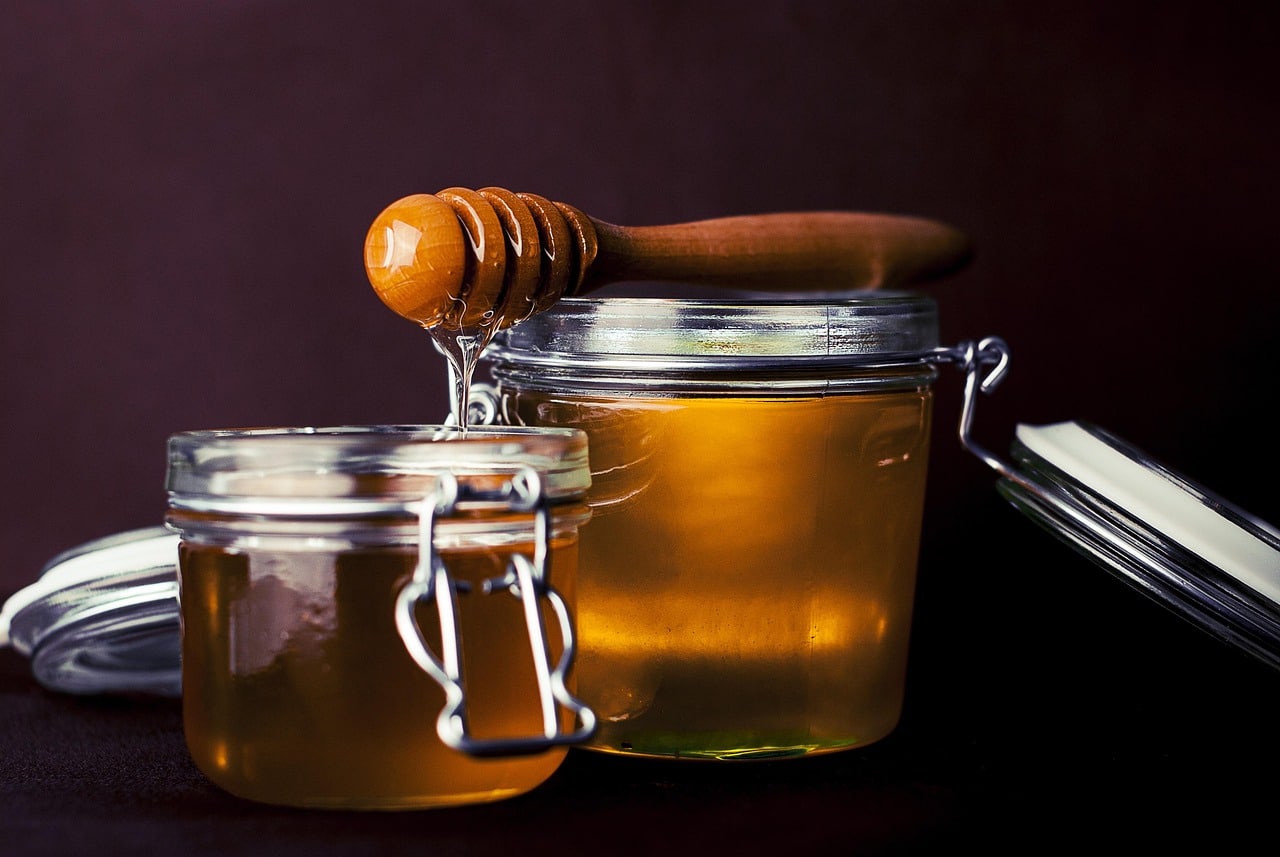honey jar cinnamon sticks