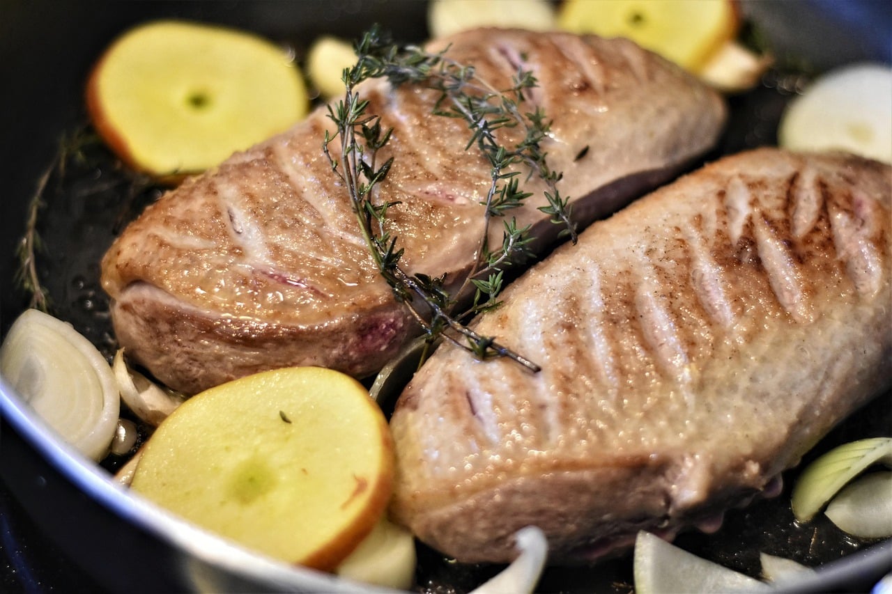 sliced cooked turkey breast sliced cooked turkey breast
