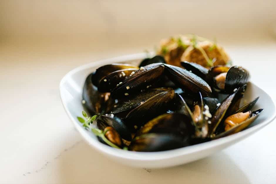 steamed mussels shells open